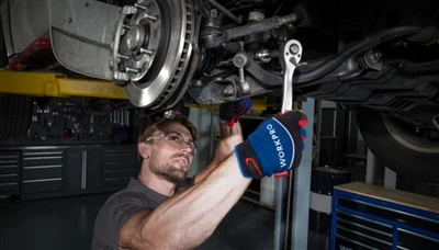 Ntsia dej vs. Laum: Qhov twg koj yuav tsum siv rau fastening?